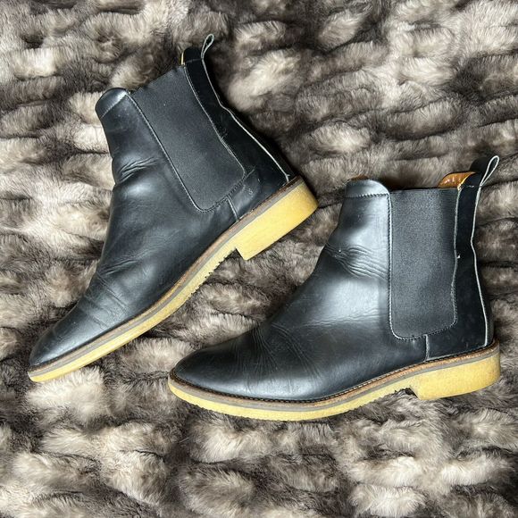 Everlane Womens Size 9.5 Leather Chelsea Boots Black Made in Italy Minimalist - Picture 2 of 8